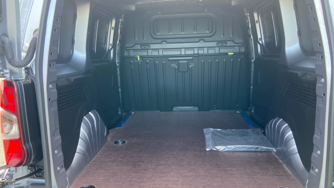 Vauxhall Combo Cargo Combo Diesel 1.5 Turbo D 100ps Pro H1 Van - Image 14